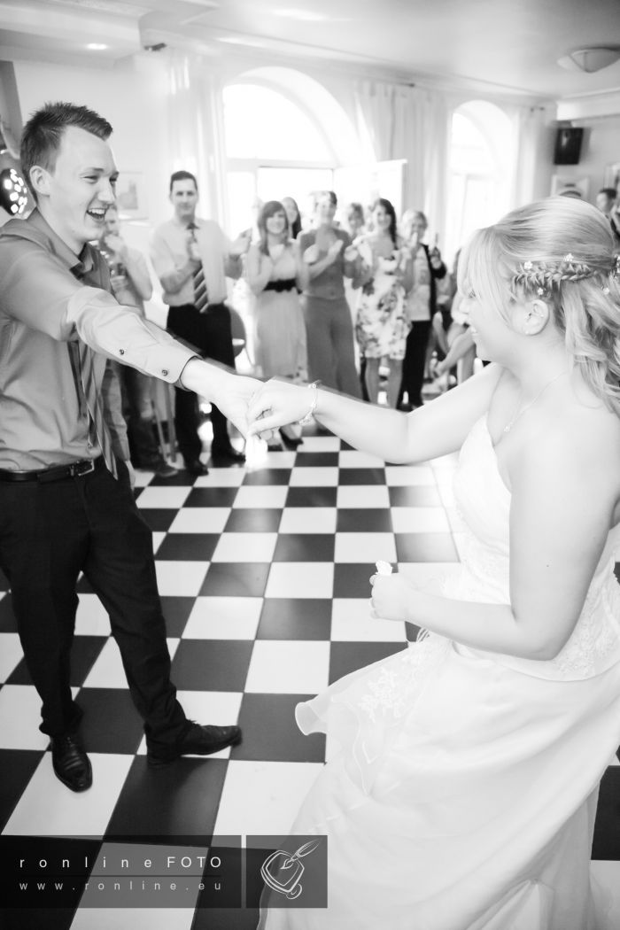 Laura und David tanzen bis in ihre Ehe. Hochzeitstanz von Laura und David