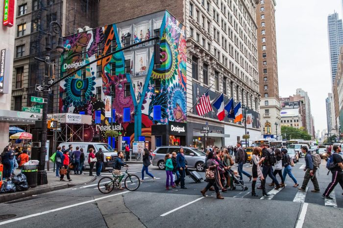 Werbefassade Desigual in Manhattan