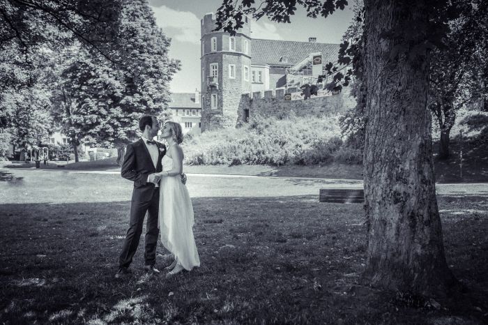 Der Fotograf in Aachen hat Cordu und Georg vor Burg Frankenberg fotografiert